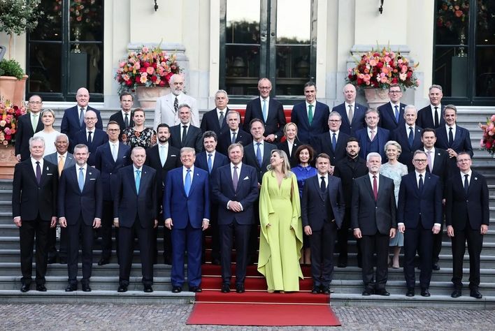 NATO aile fotoğrafı